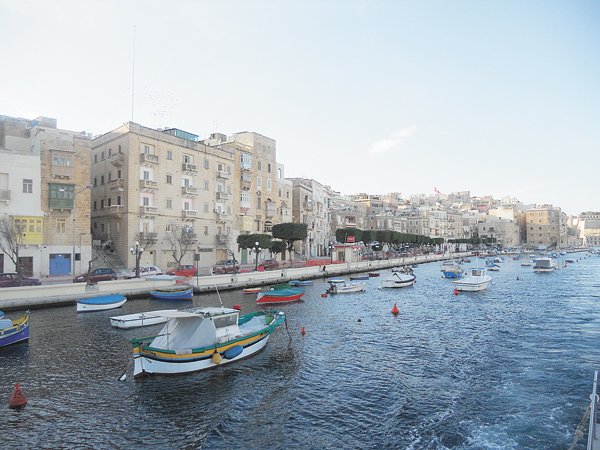 лодки в порту на Мальте
