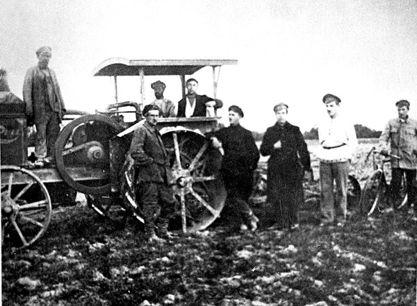 первый трактор на полях Беларуси в совхозе «Красная звезда», 1924 г.