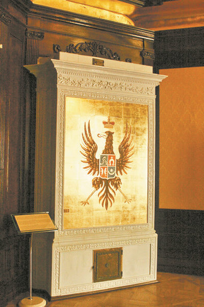 печь с гербом Николая Радзивилла Черного в Звездном зале Несвижского замка