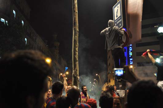Каталонцы празднуют победу Барселоны в Лиге чемпионов