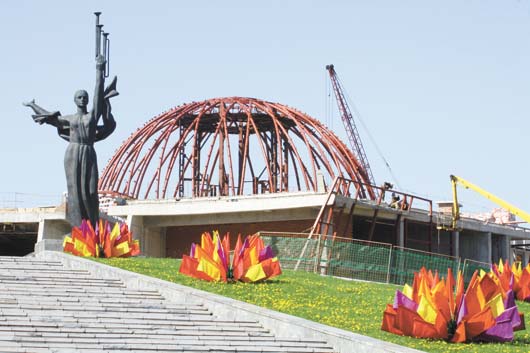 строящееся здание музея истории Великой Отечественной войны