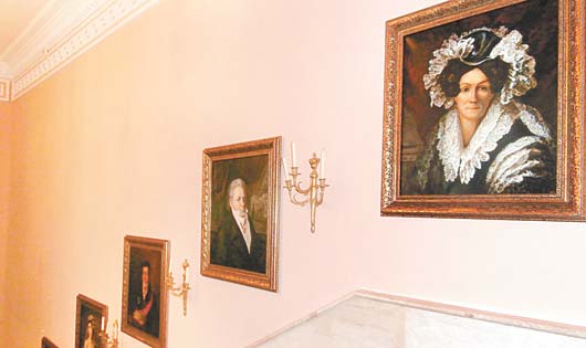 портреты дворян Голынских вернулись в исторический музей во дворце Потемкина в Кричеве