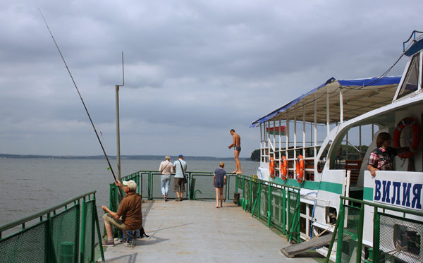 рыбалка с теплохода «Вилия» на Минском море