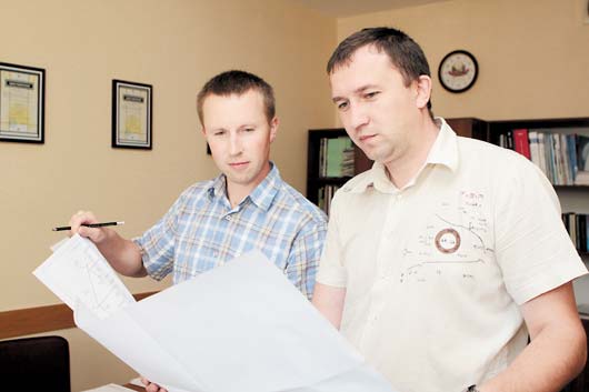 Главный инженер Андрей Велиган (справа) и начальник ПТО Дмитрий Староженко