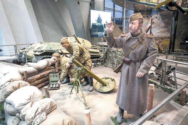 в залах музея истории ВОВ много артиллерии различных модификаций