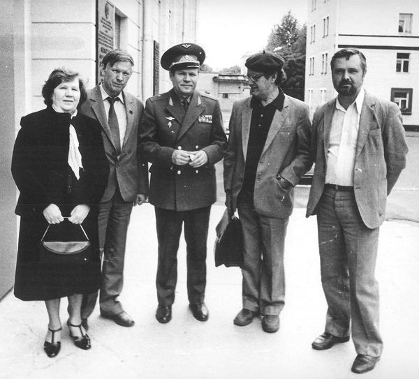 слева направо: Таисия Сульянова, Василь Быков, Анатолий Сульянов и Алесь Адамович