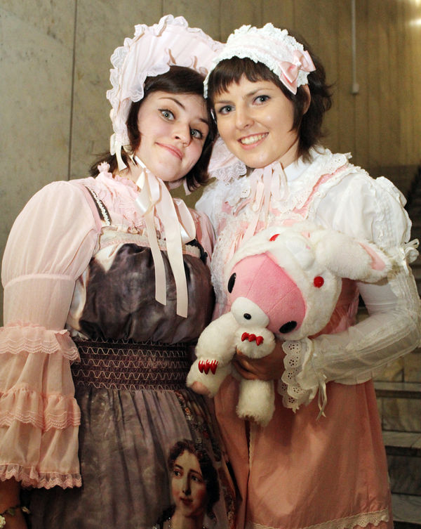 2 девушки в костюмах на фестивале «Хиган»