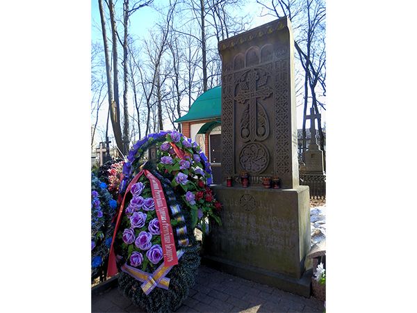 Хачкар в память о землетрясении в Армении на Военном кладбище в Минске