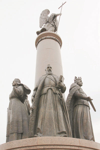 скульптура Николая Радзивилла Черного на памятнике тысячелетия Бреста
