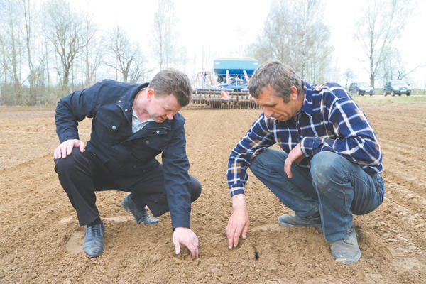 оценка качества сухой почвы после вспахивания