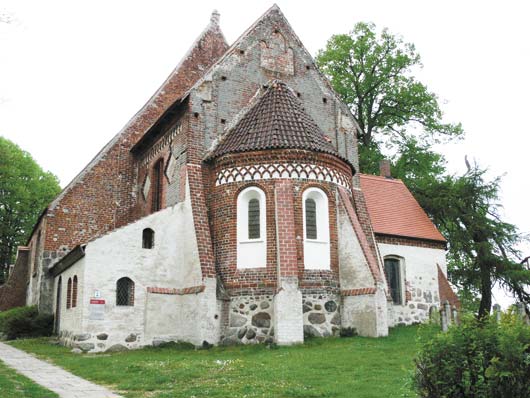 Одна из древних церквей на острове Рюген — Альтенкирхен