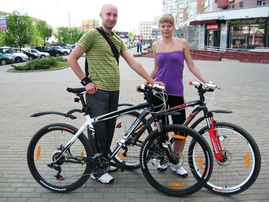Молодая семейная пара — Евгений и Светлана — много ездят на велосипедах