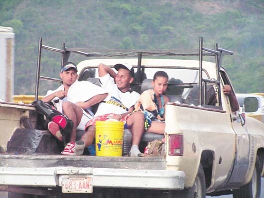 венесуэльцы направляются к морю на уик-енд