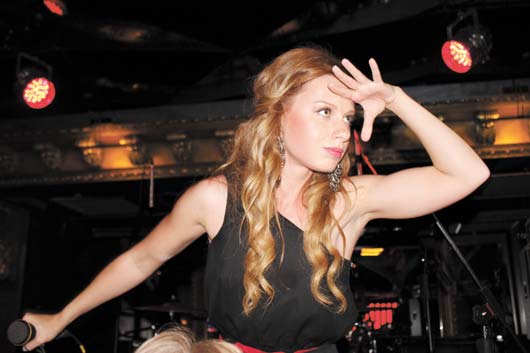 Юлия Савичева ищет, кто еще не танцует под ее песни